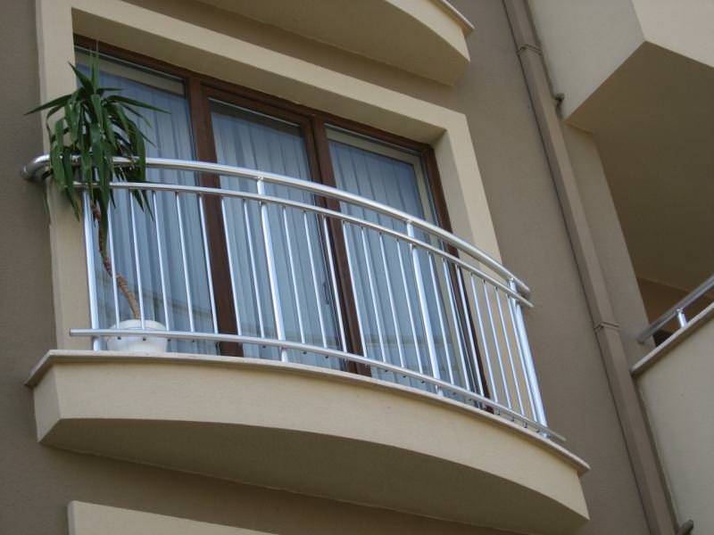 Алюминиевые ограждения балконов купить фото