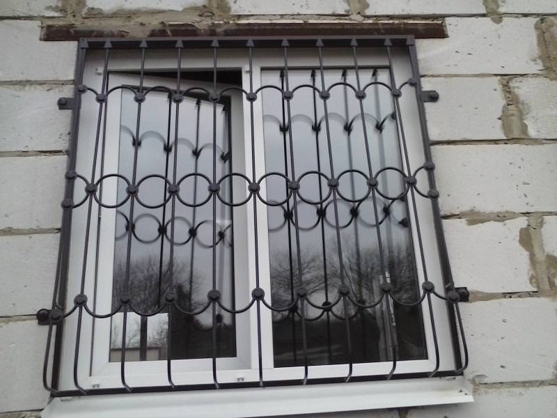 Распашные решётки алюминиевые на окна в Москве фото